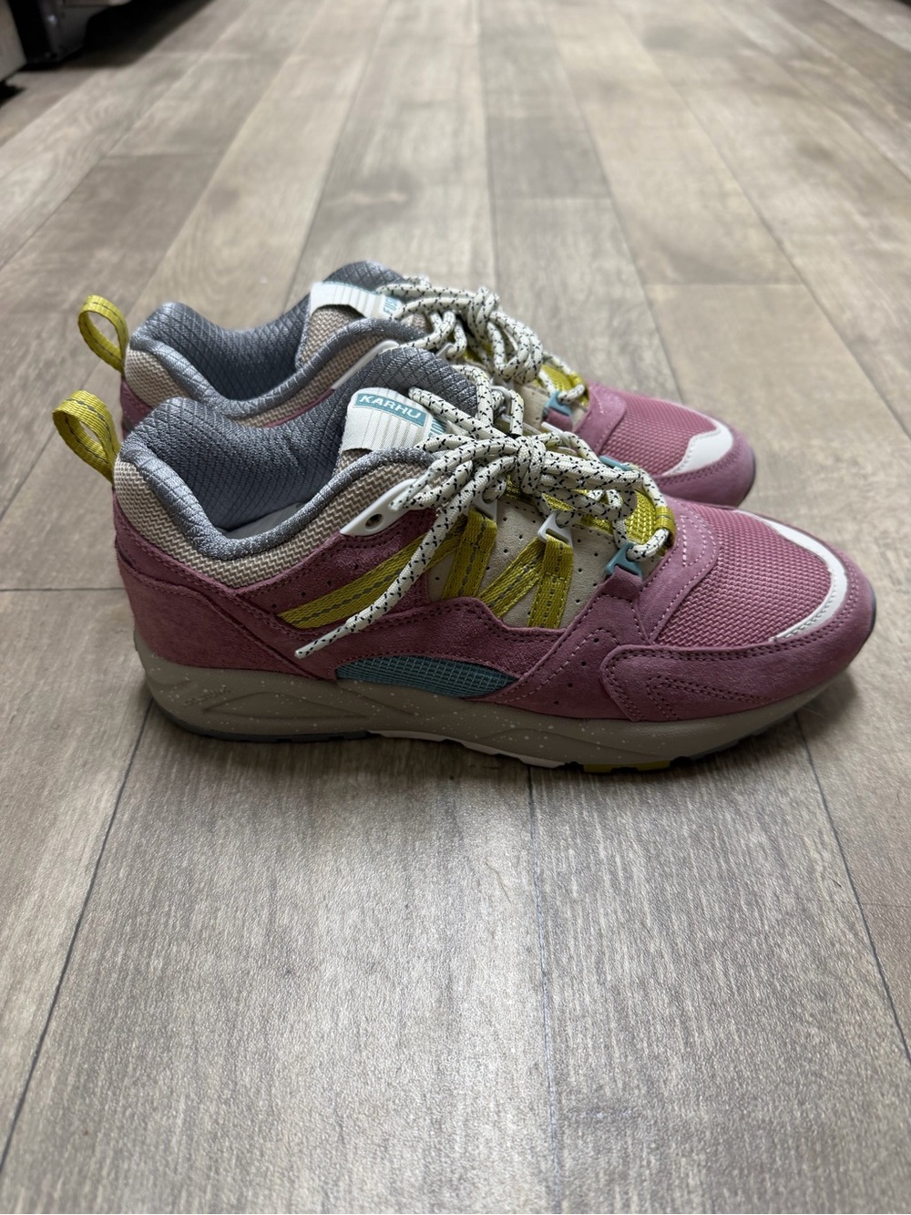 Karhu Fusion 2.0 Pink Mesh & Suede Sneaker